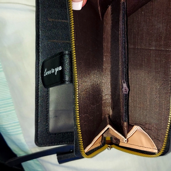 Purses - Picture 6 of 11